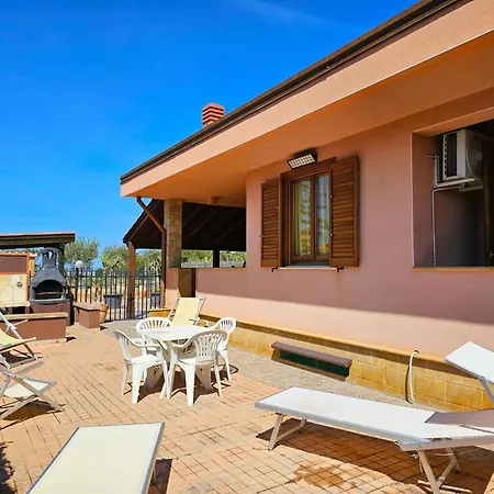 Helle Mediterrane Mit Veranda Und Garten By Interhome צ'פאלו