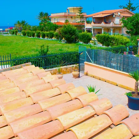 Helle Mediterrane Mit Veranda Und Garten By Interhome בית נופש *