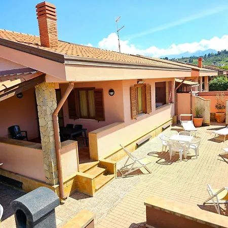 Helle Mediterrane Mit Veranda Und Garten By Interhome Ferienhaus Cefalù