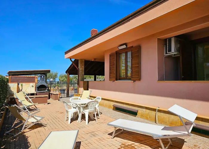 Helle Mediterrane Mit Veranda Und Garten By Interhome צ'פאלו