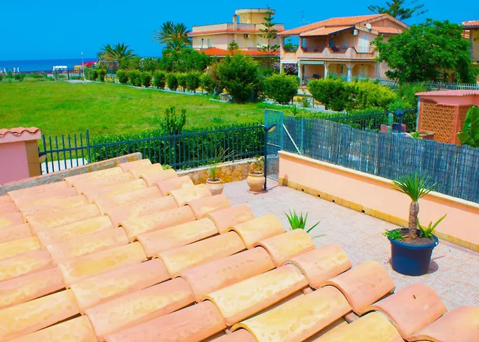 Helle Mediterrane Mit Veranda Und Garten By Interhome בית נופש *