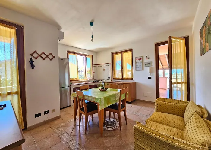 בית נופש Helle Mediterrane Mit Veranda Und Garten By Interhome צ'פאלו