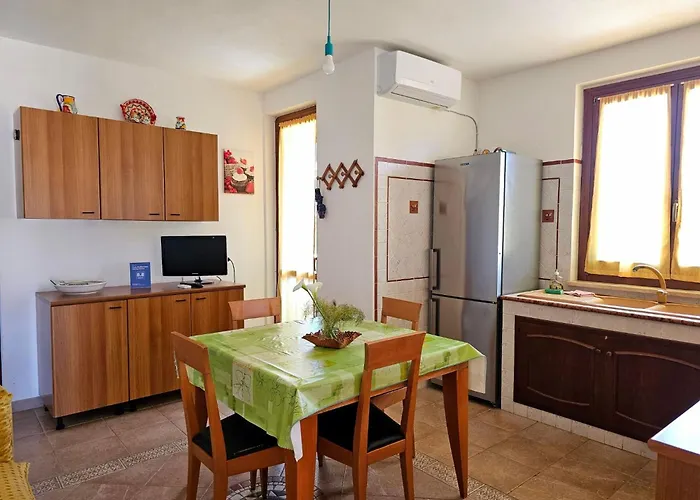 Helle Mediterrane Mit Veranda Und Garten By Interhome צ'פאלו