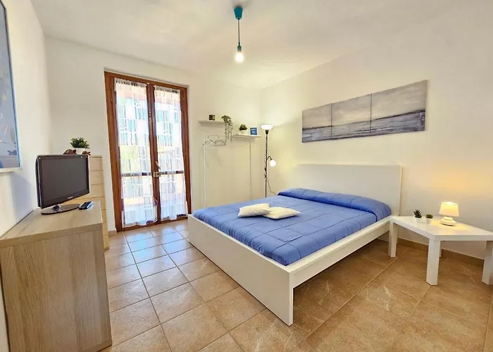 Helle Mediterrane Mit Veranda Und Garten By Interhome בית נופש צ'פאלו