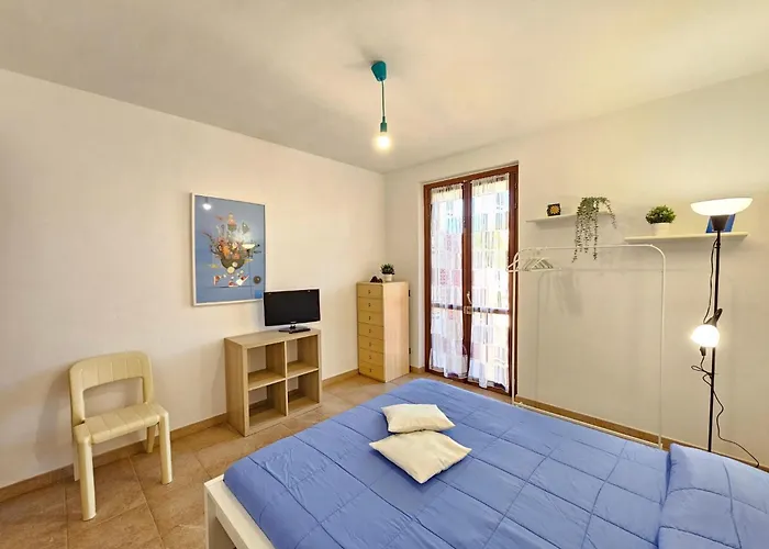 Helle Mediterrane Mit Veranda Und Garten By Interhome בית נופש