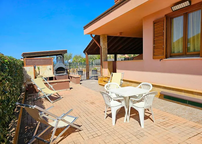 Helle Mediterrane Mit Veranda Und Garten By Interhome צ'פאלו