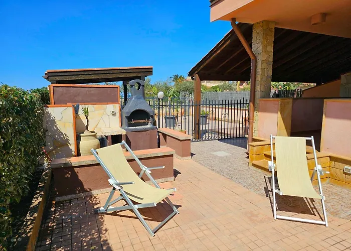 Helle Mediterrane Mit Veranda Und Garten By Interhome צ'פאלו